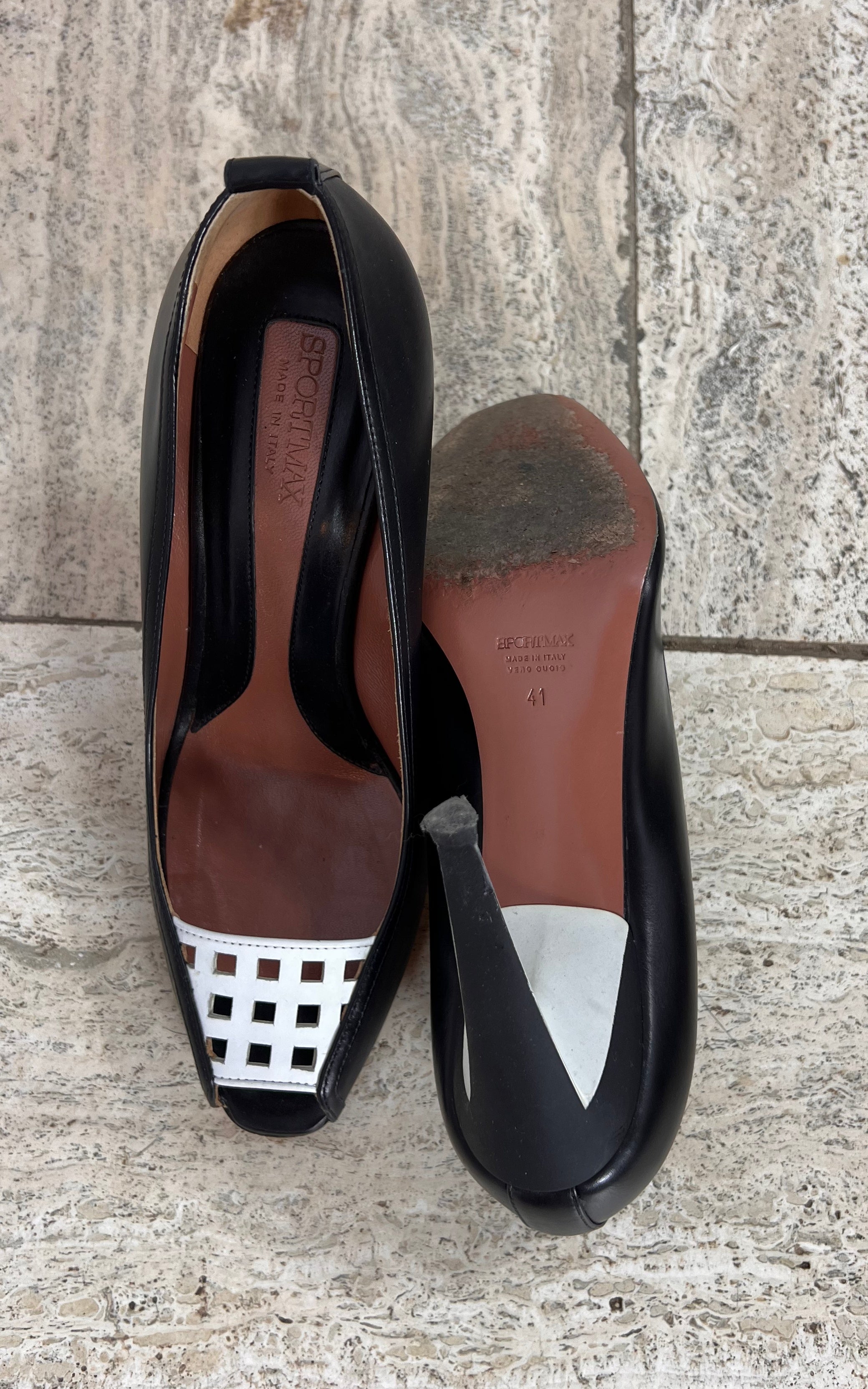 Elegant Sportmax Black and White Heels 41