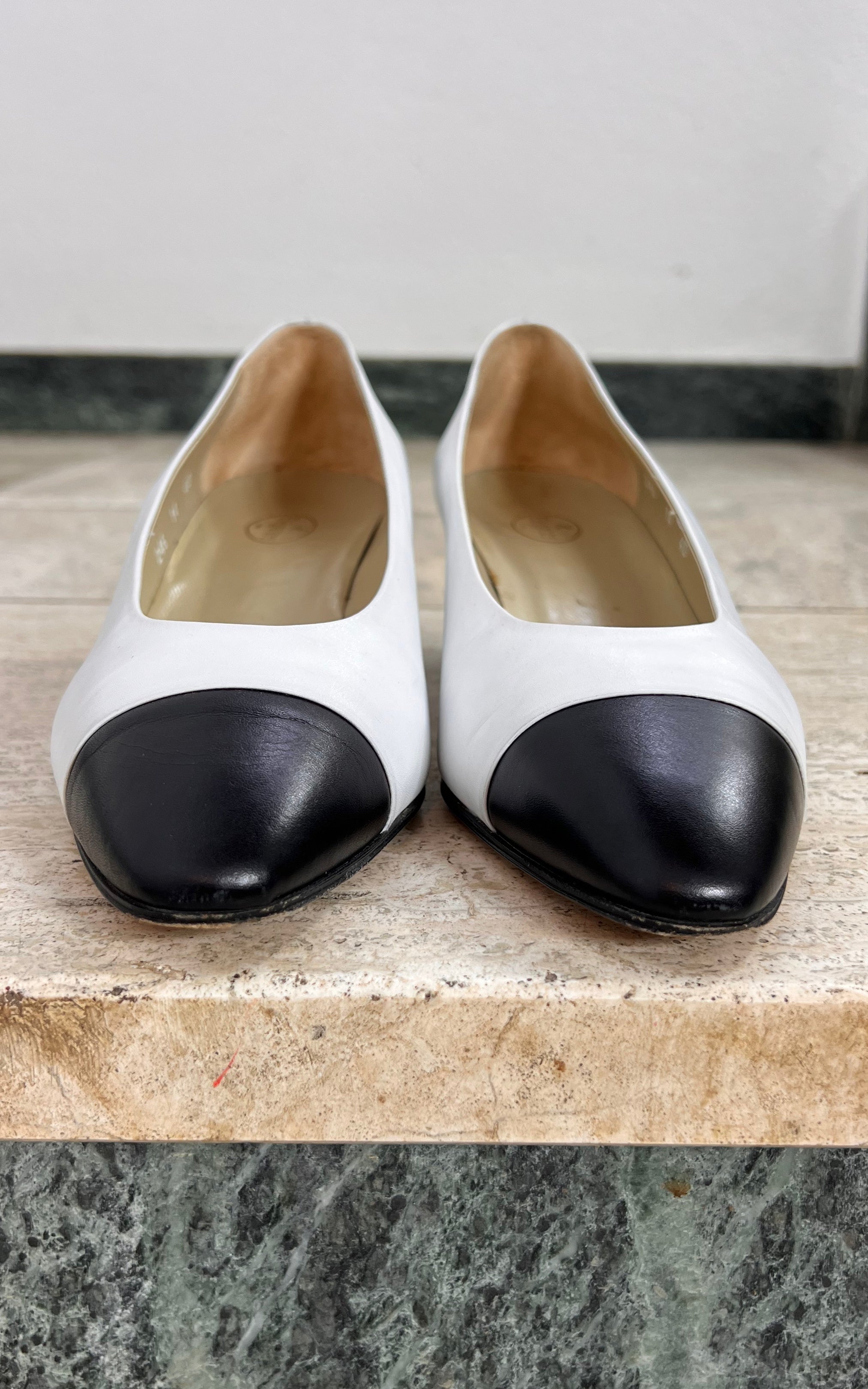 Vintage Elegance Paris Pumps 40
