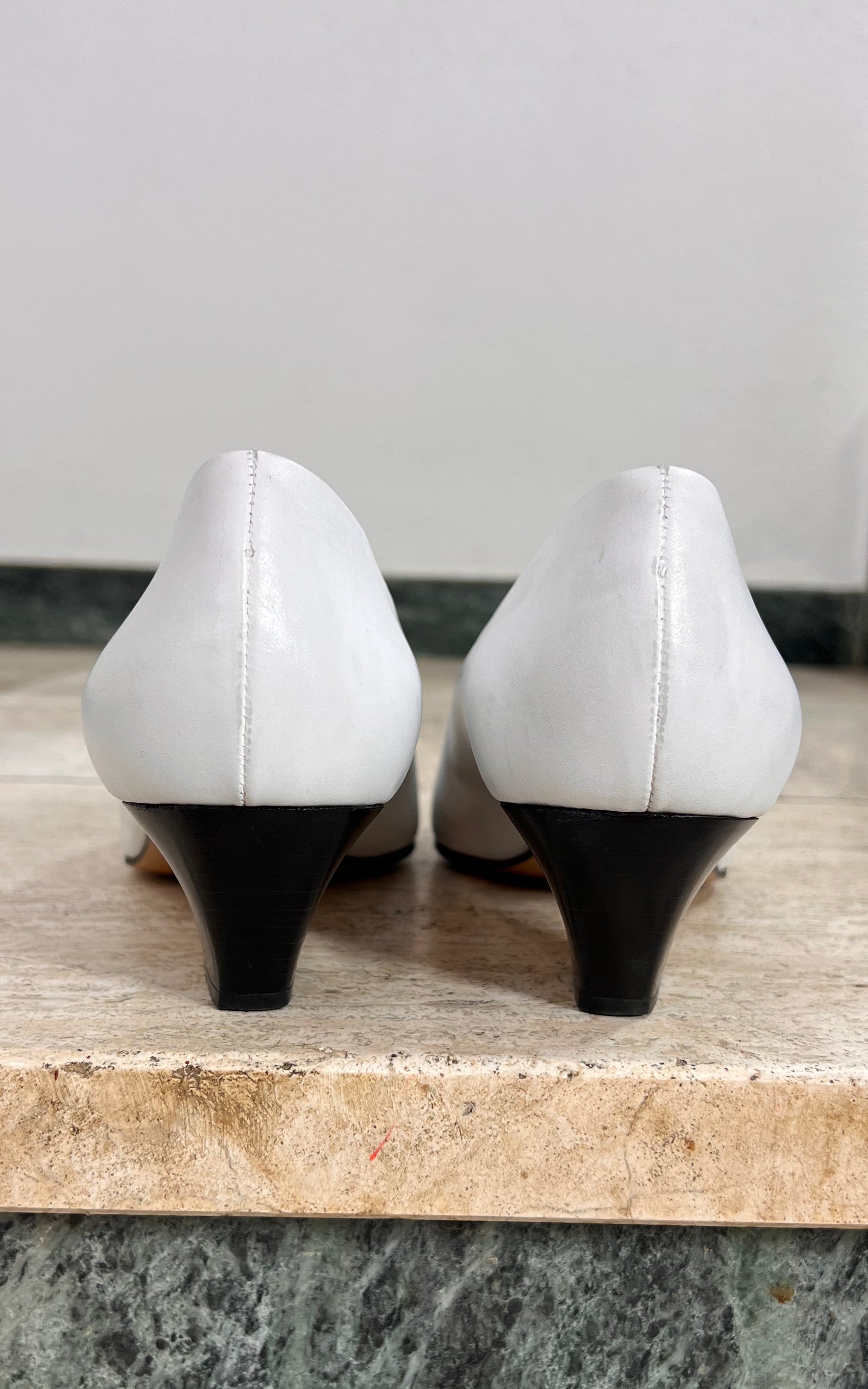 Vintage Elegance Paris Pumps 40