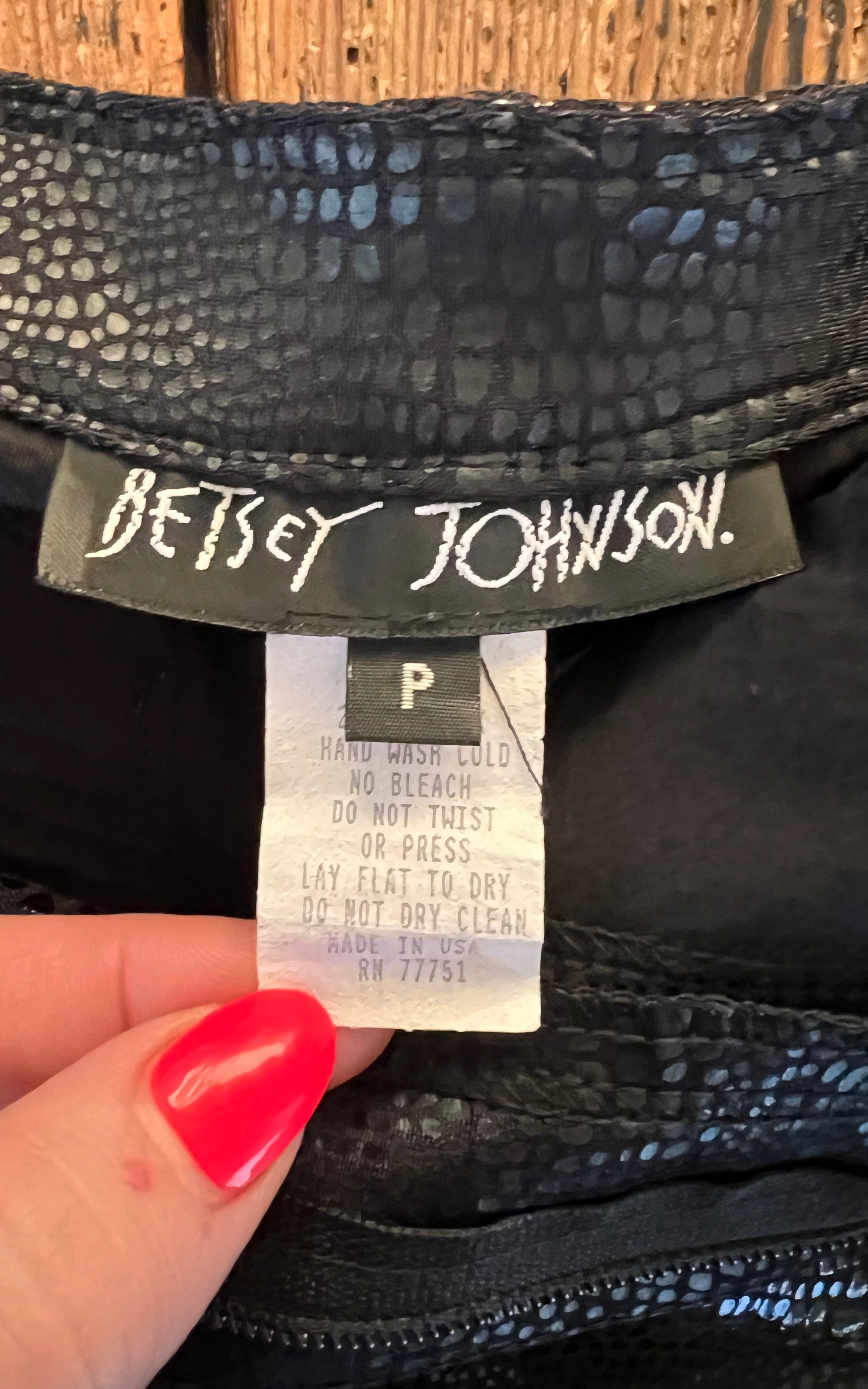 Pantaloni bagnati vintage di Betsy Johnson con serpente