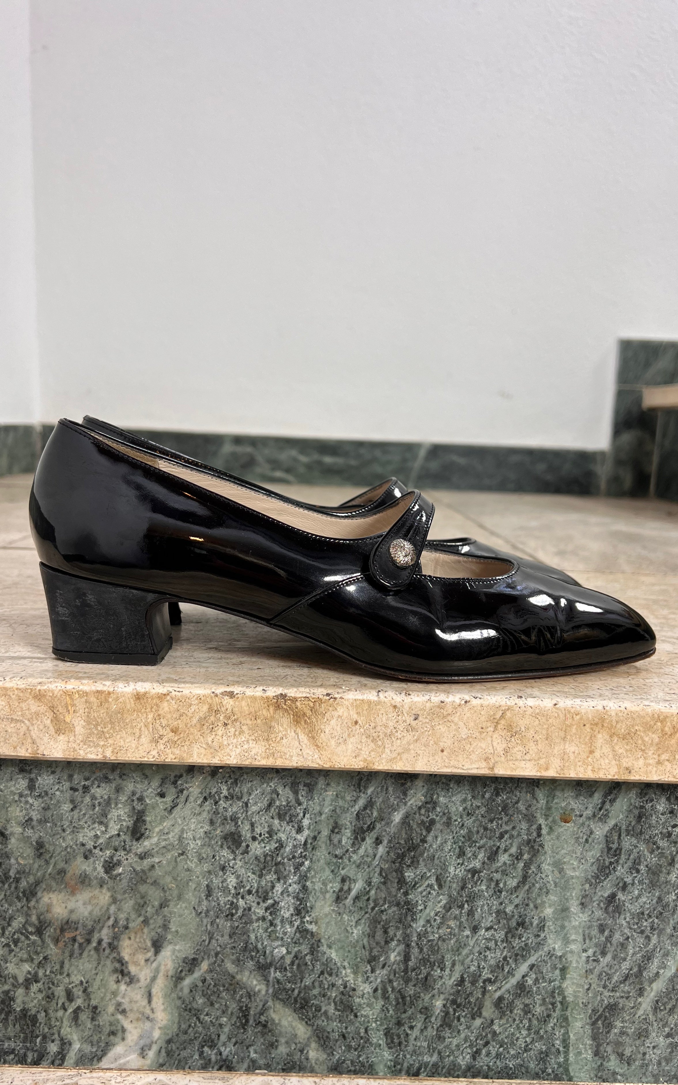 Vintage Bally Patent Leather Mary Jane Pump 39