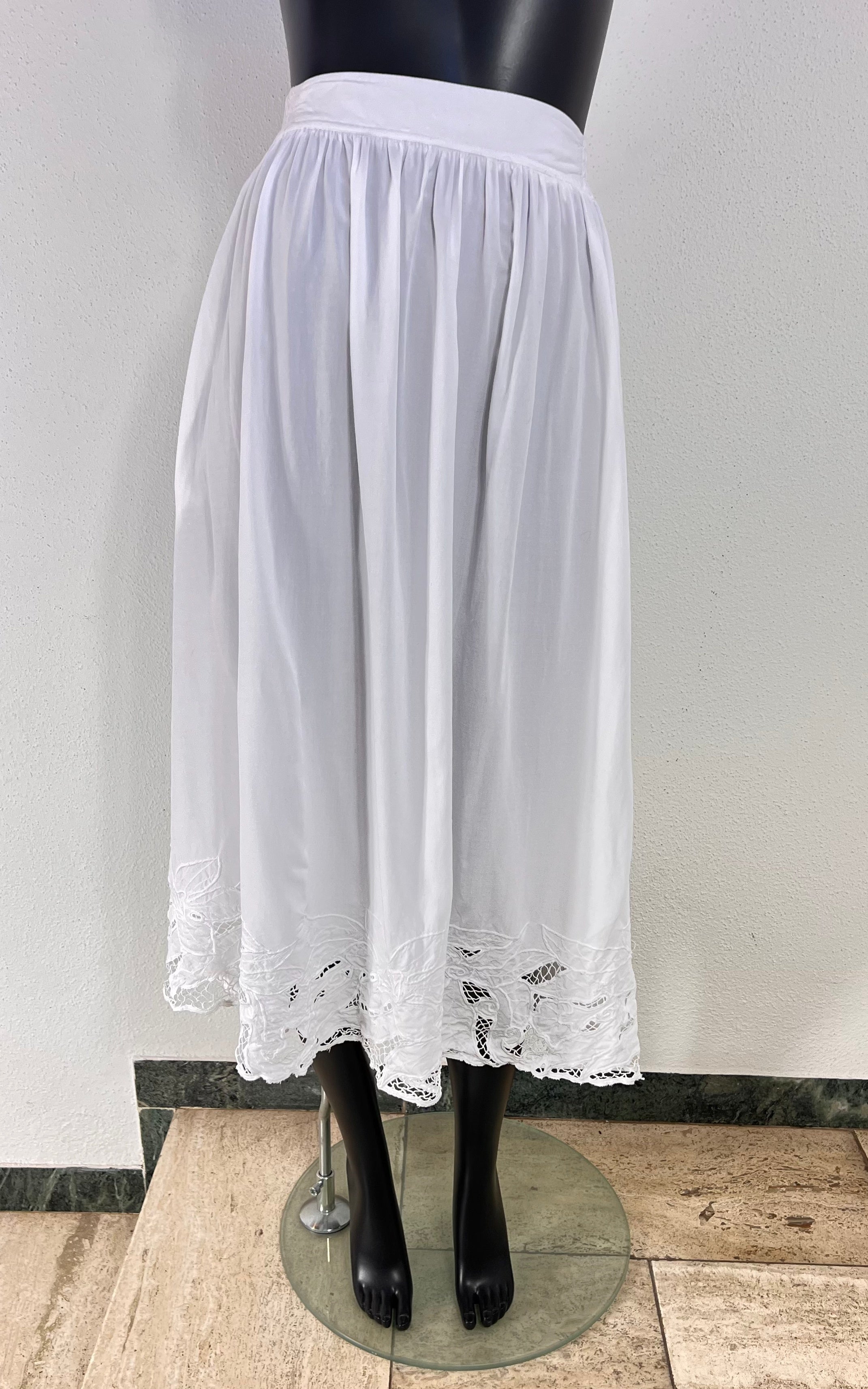 Vintage Apart Bali Lace Skirt