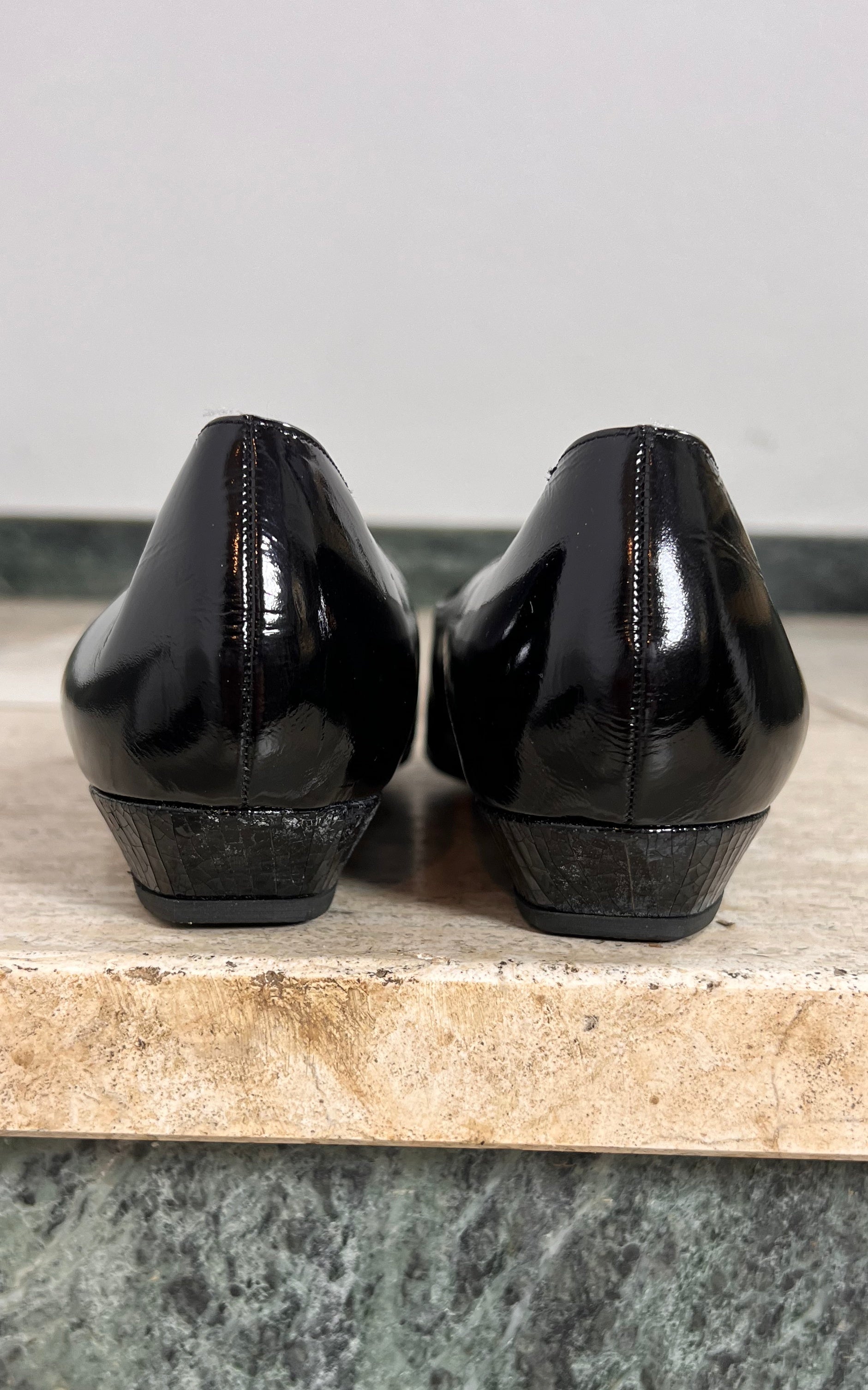 Vintage Bally Suisse Patent Bow Ballerines 38