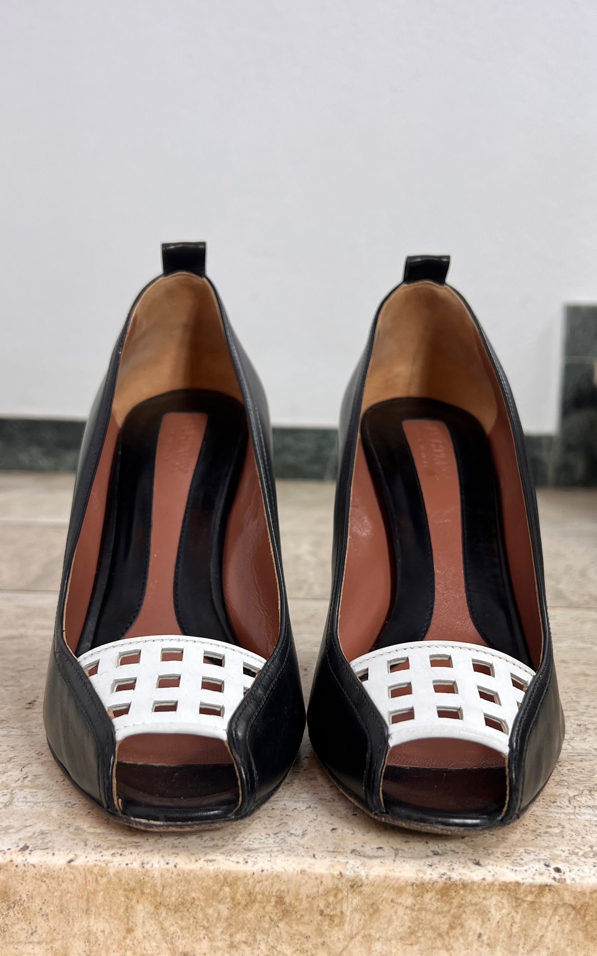 Elegant Sportmax Black and White Heels 41
