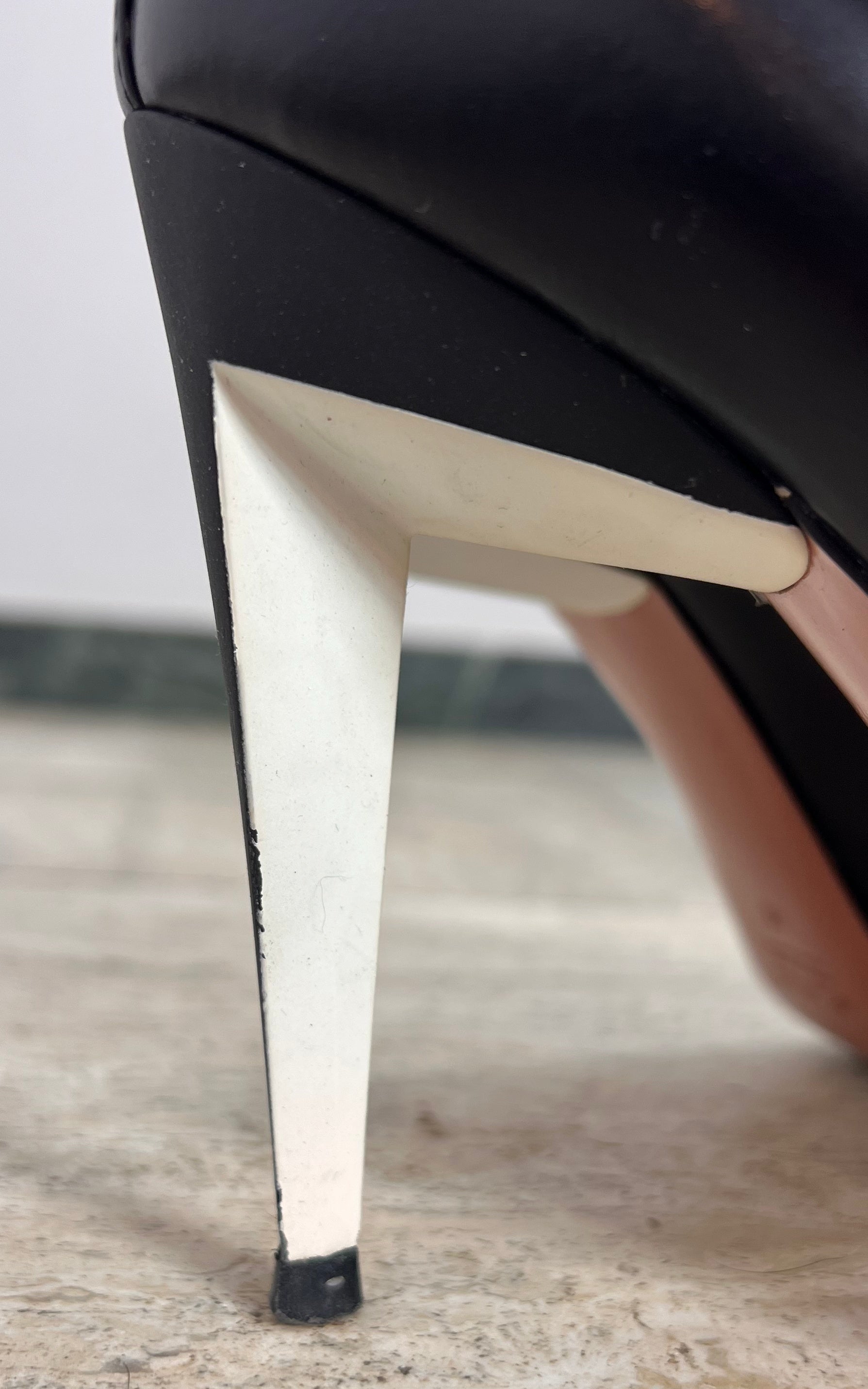 Elegant Sportmax Black and White Heels 41