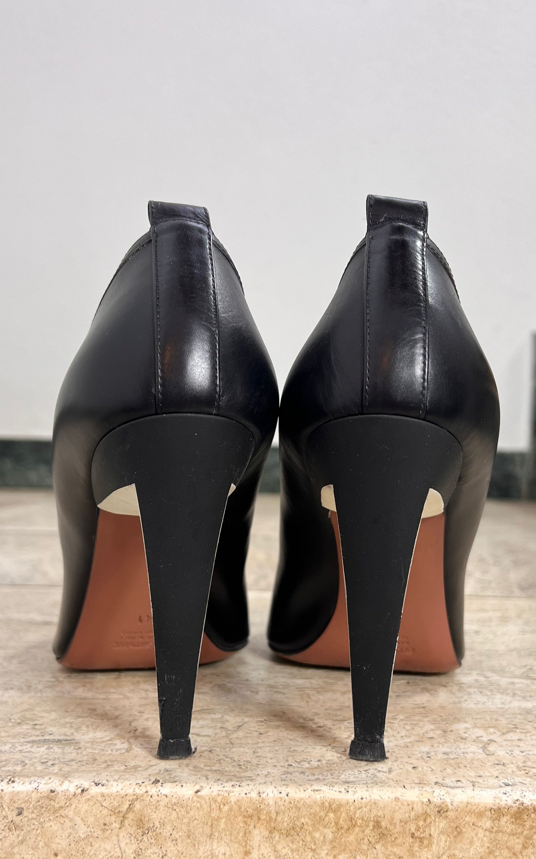 Elegant Sportmax Black and White Heels 41