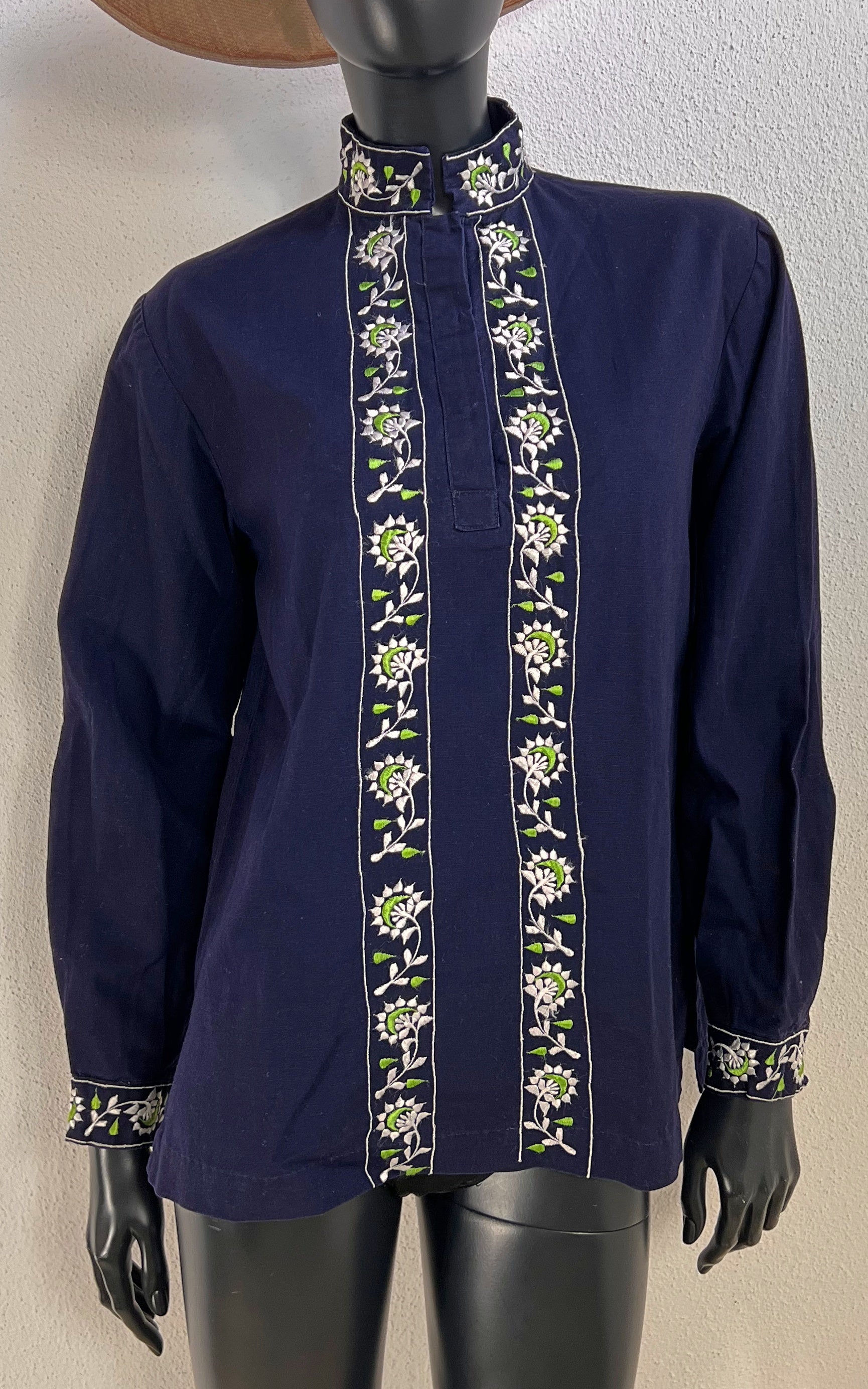Vintage 70s Embroidered Floral Trim Shirt