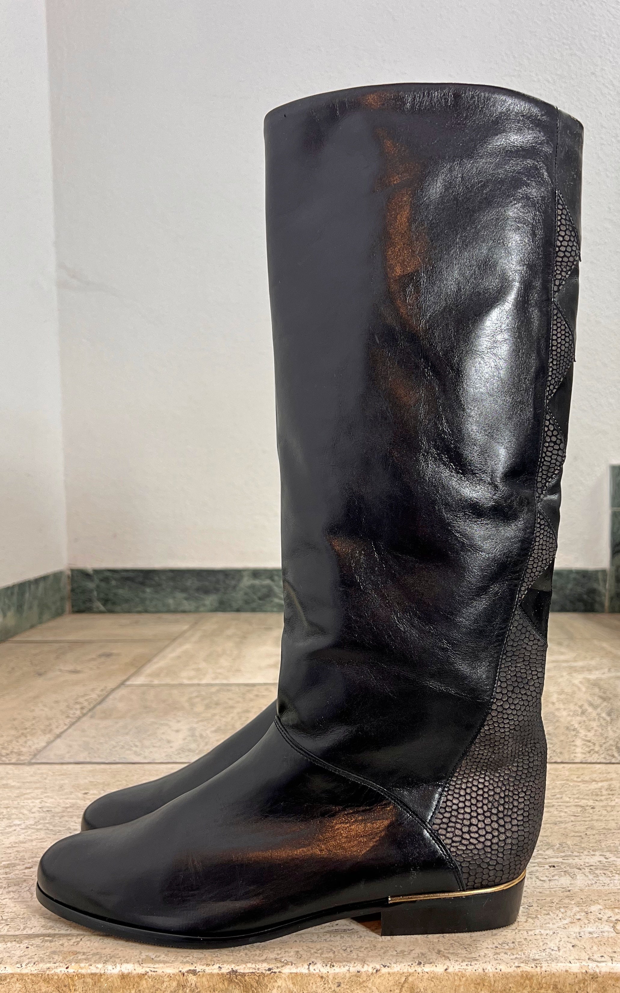 Vintage Black Leather Knee-High Boots with Textured Panel Detail 39
