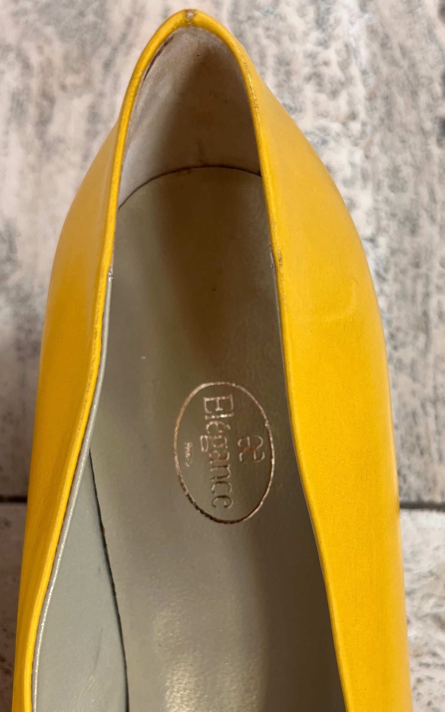 Vintage Elegance Paris Pumps 40