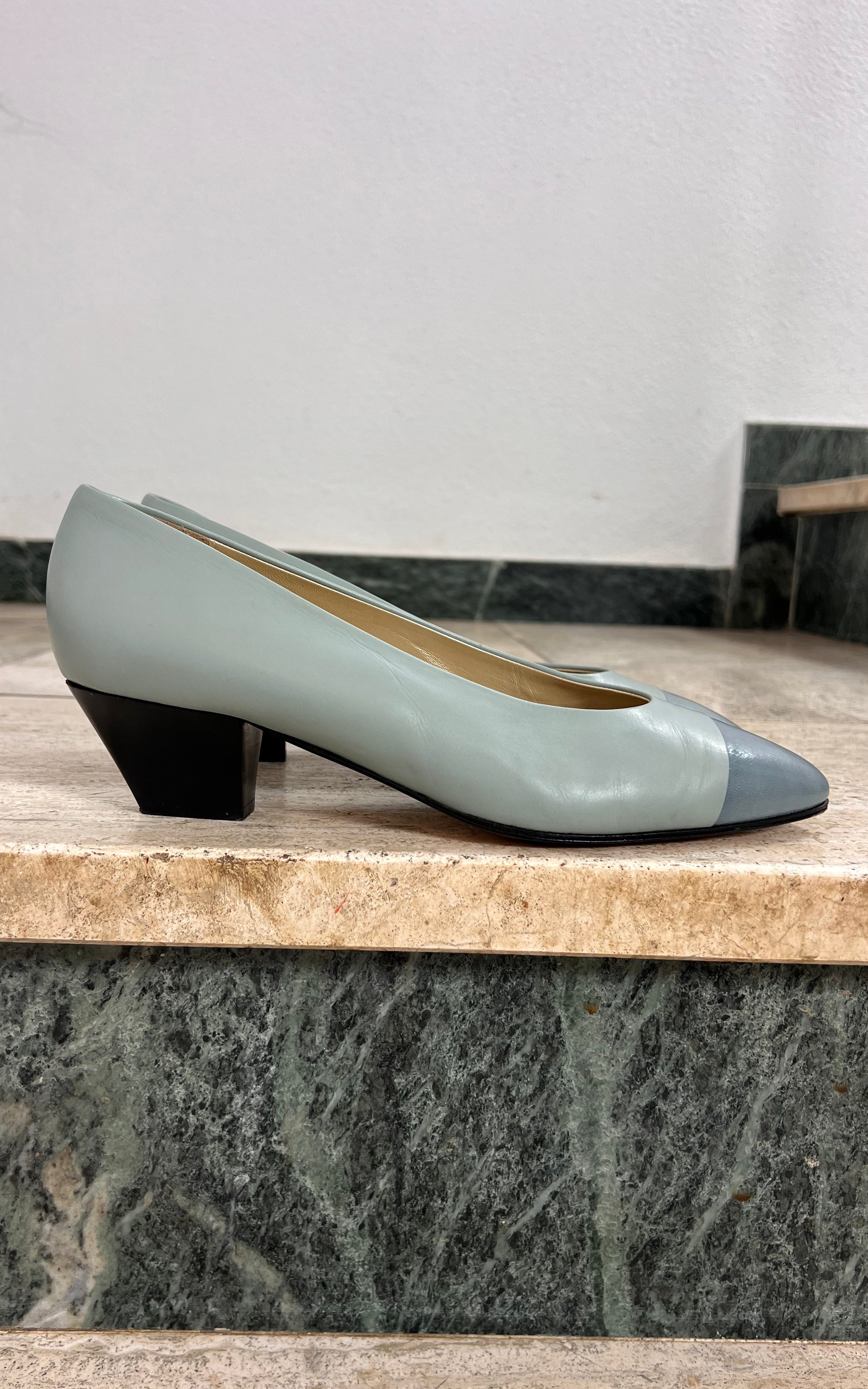 Vintage Elegance Paris Pumps 40