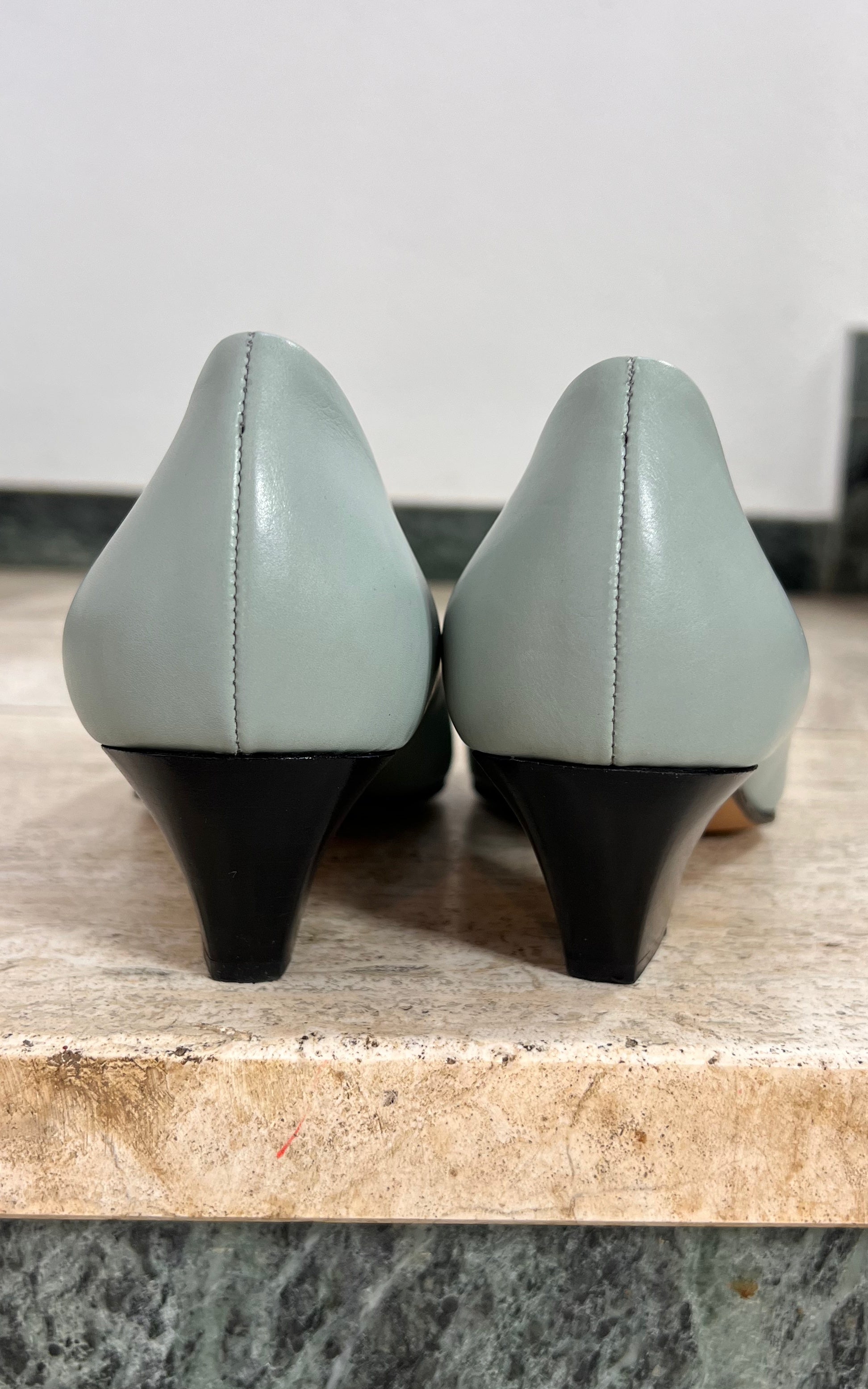 Vintage Elegance Paris Pumps 40