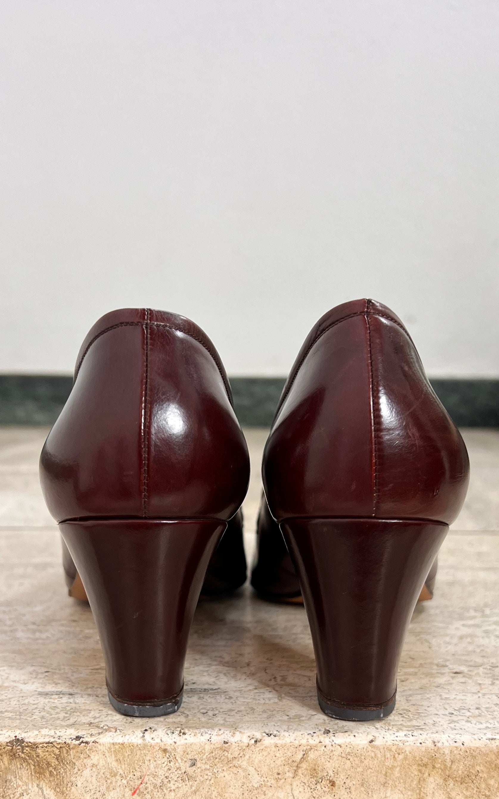 Vintage 70s Handmade Riccioni Burgundy Pumps 39