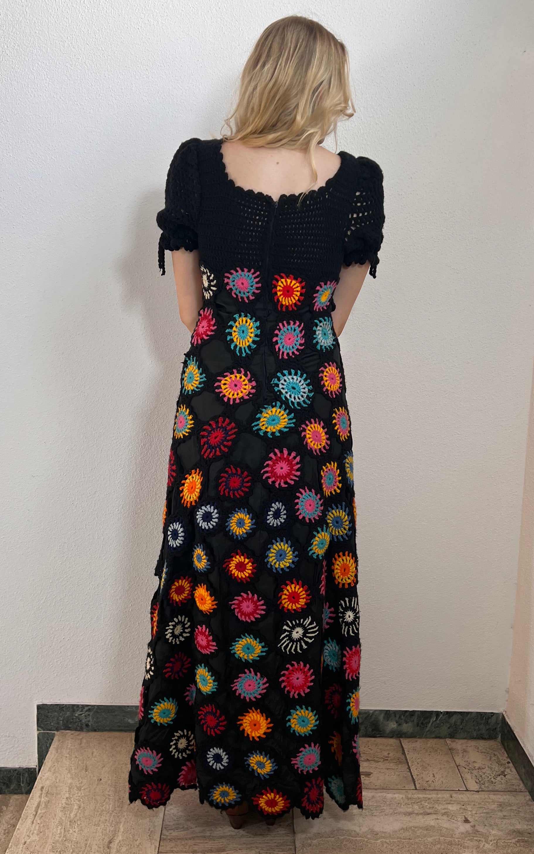 Abito vintage all'uncinetto anni '70