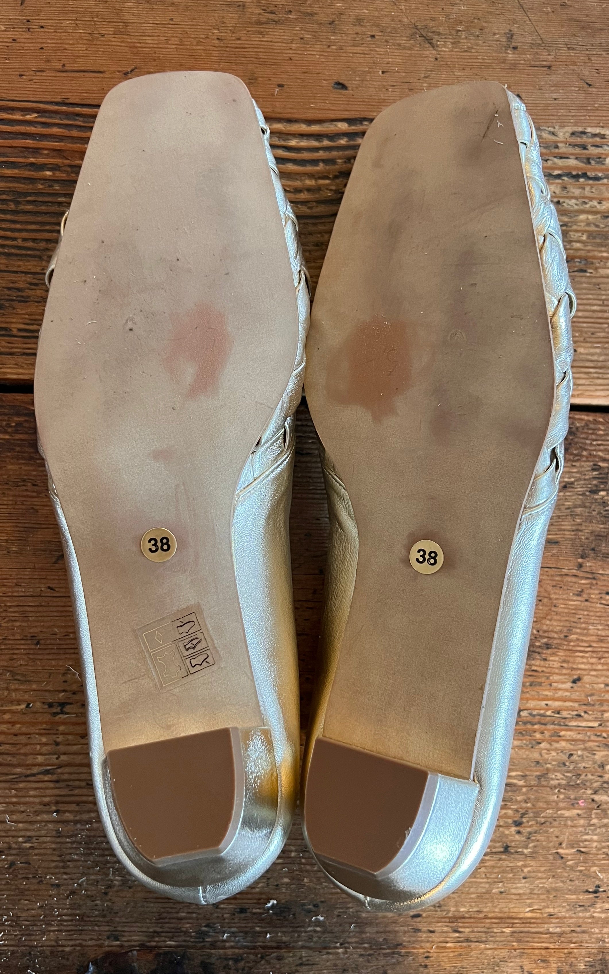 Vintage Gold Woven Leather Pumps 38