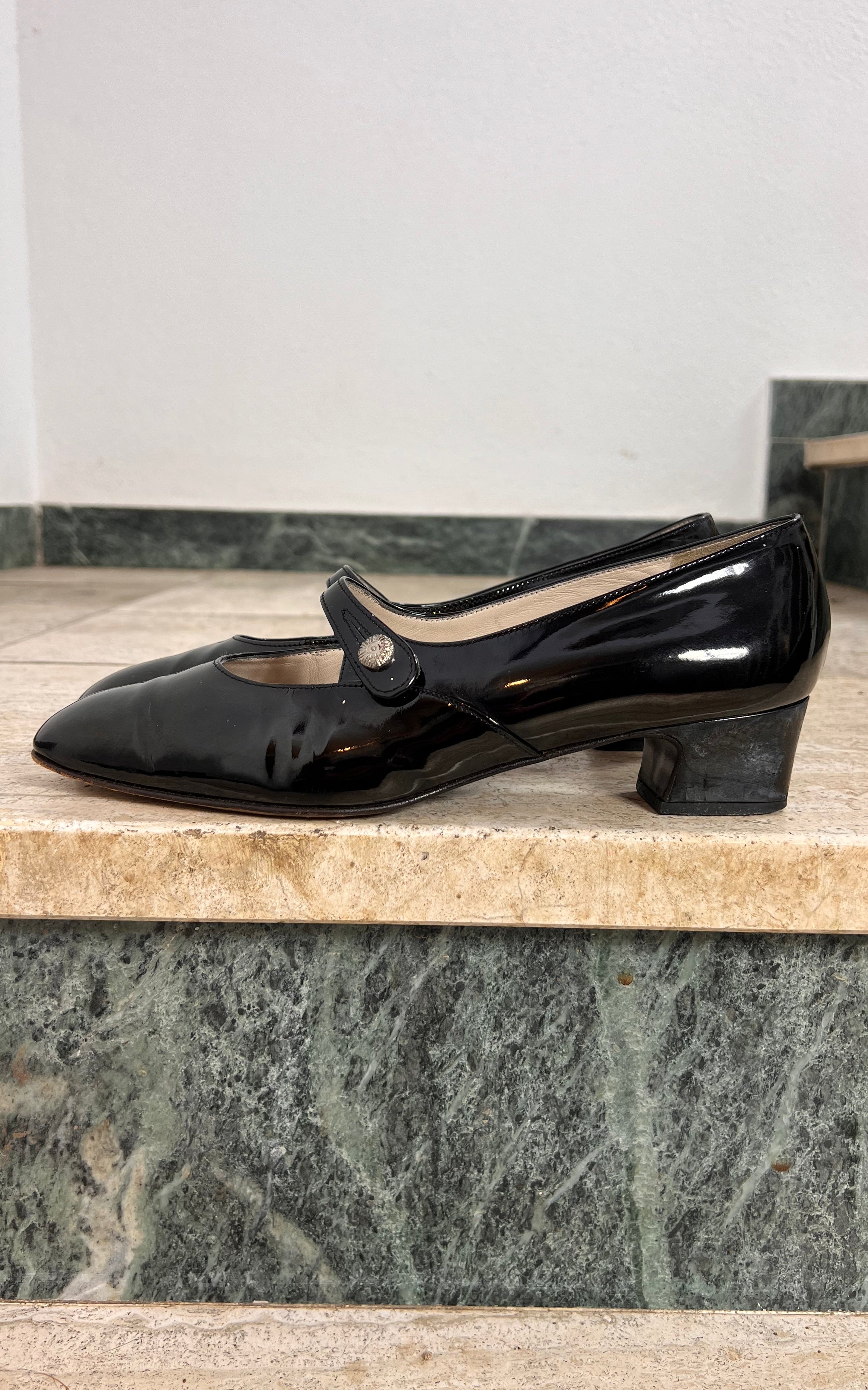 Vintage Bally Patent Leather Mary Jane Pump 39