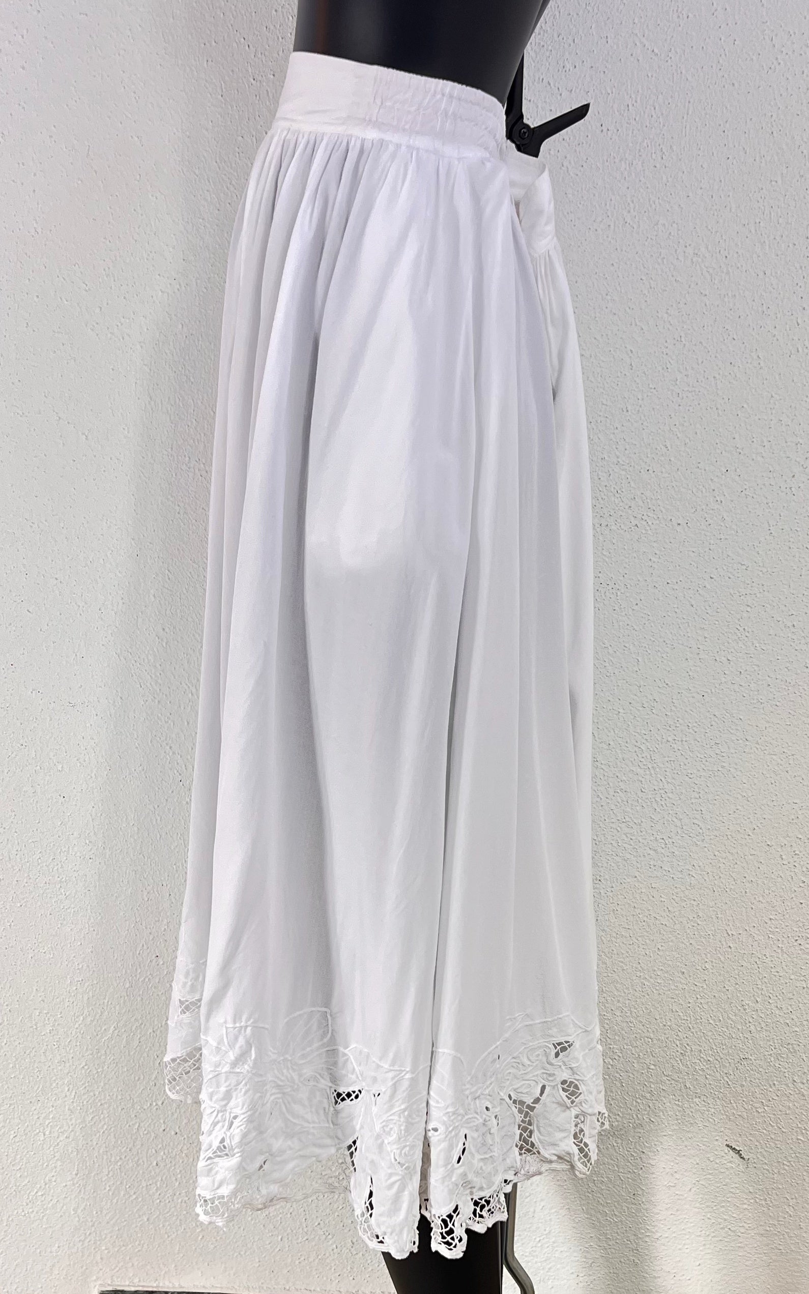Vintage Apart Bali Lace Skirt