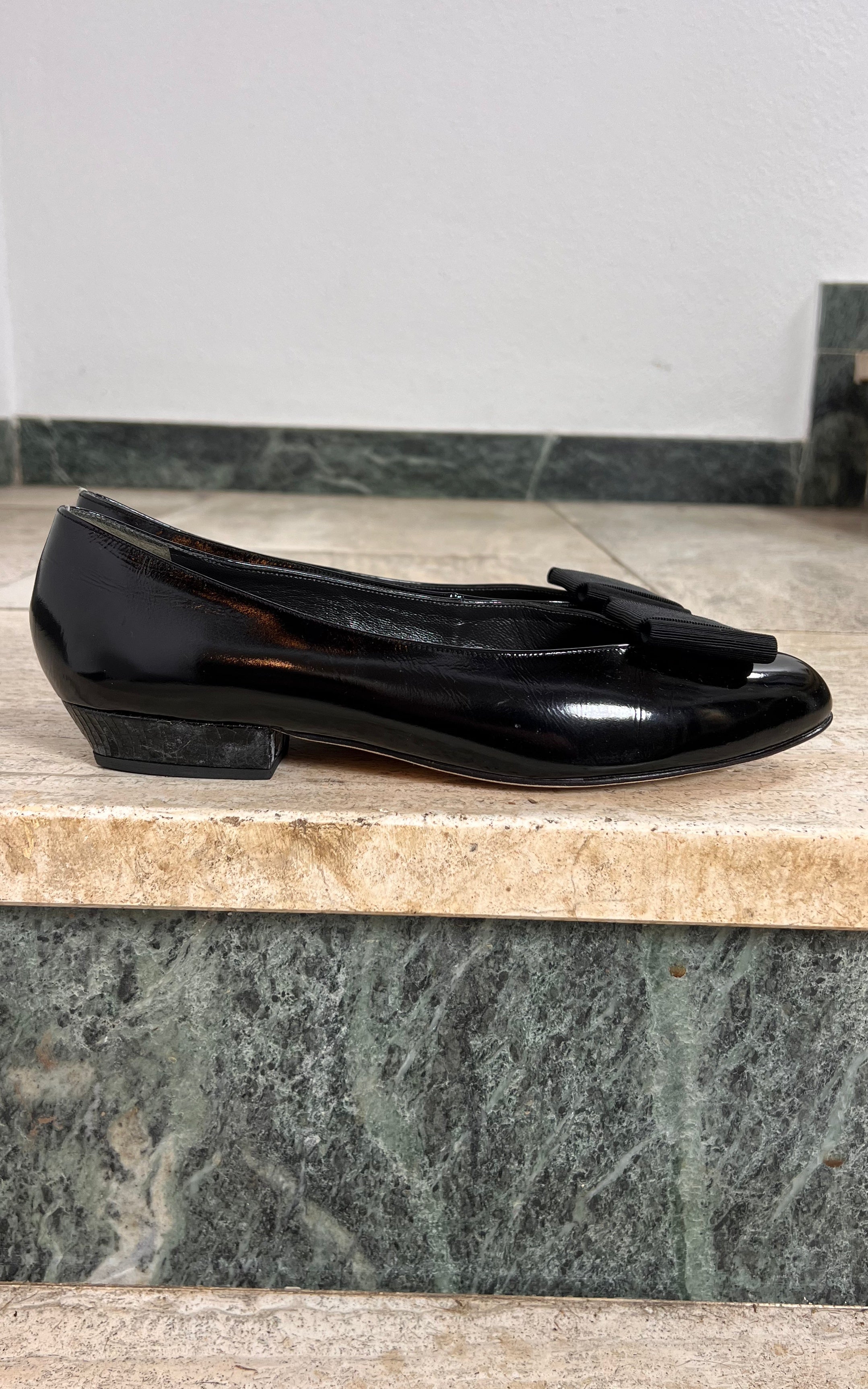 Vintage Bally Suisse Patent Bow Ballerines 38