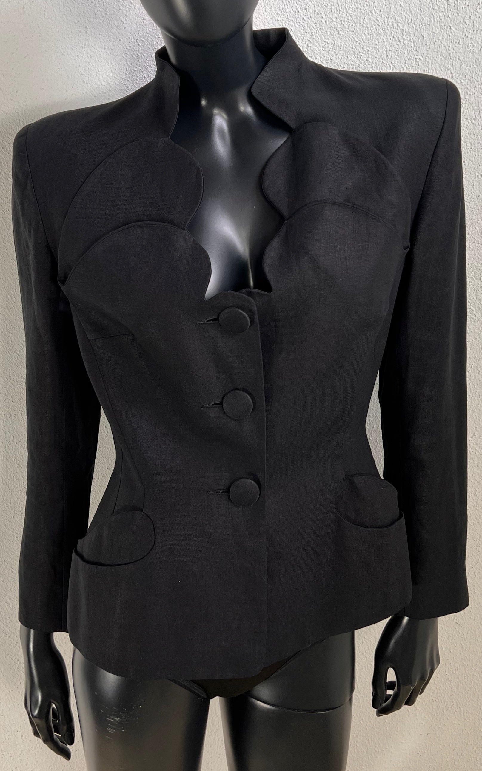 Vintage Emmanuelle Khanh Scallop Linnen Blazer