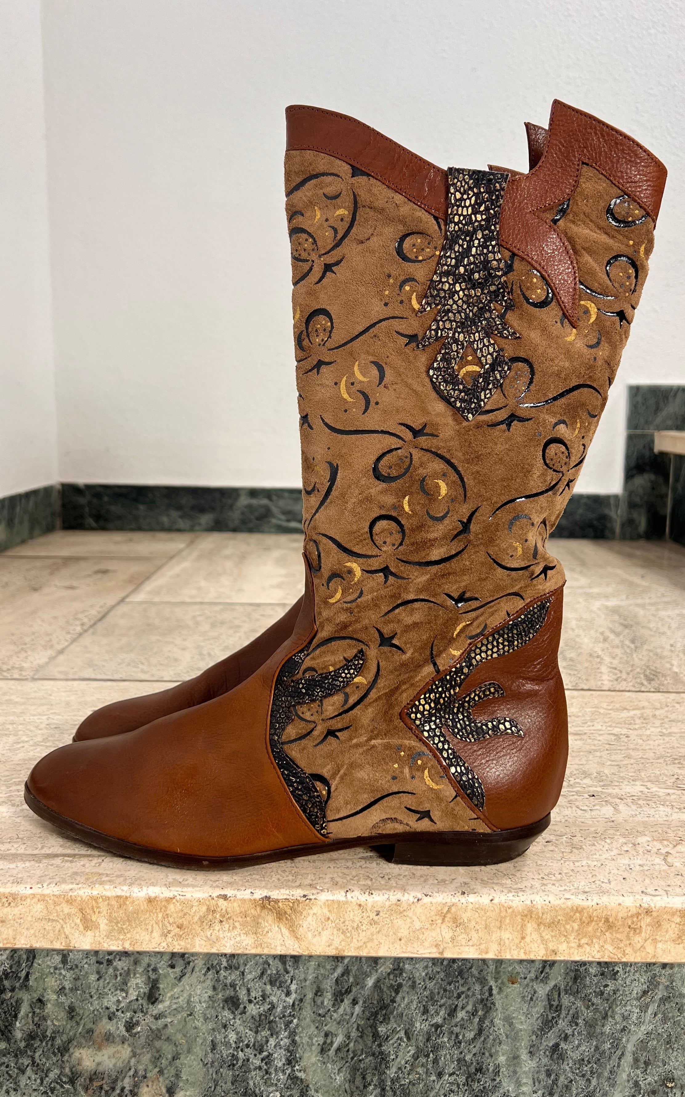 Vintage Western Leather Boots - Embroidered and Textured Detail 41