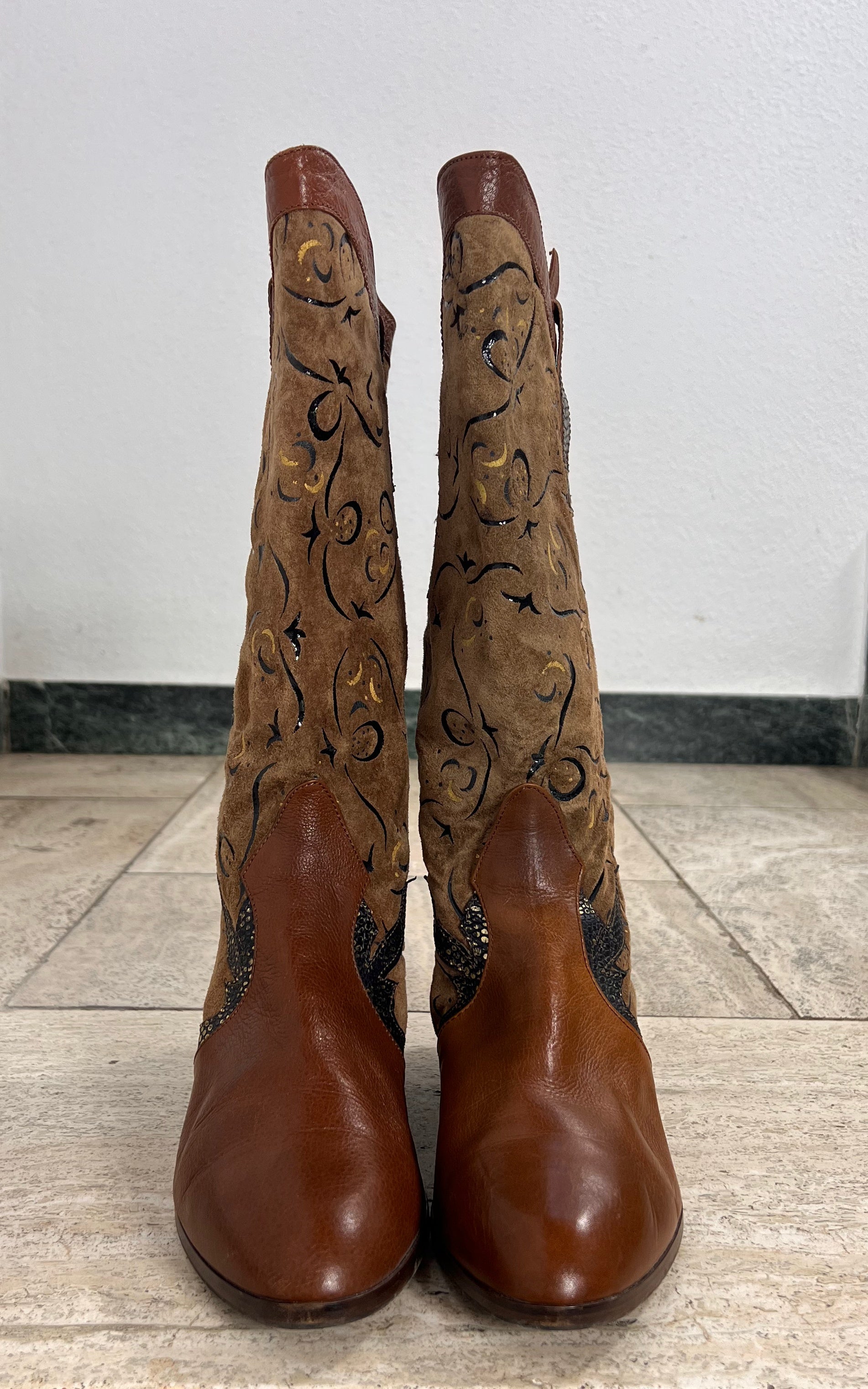 Vintage Western Leather Boots - Embroidered and Textured Detail 41