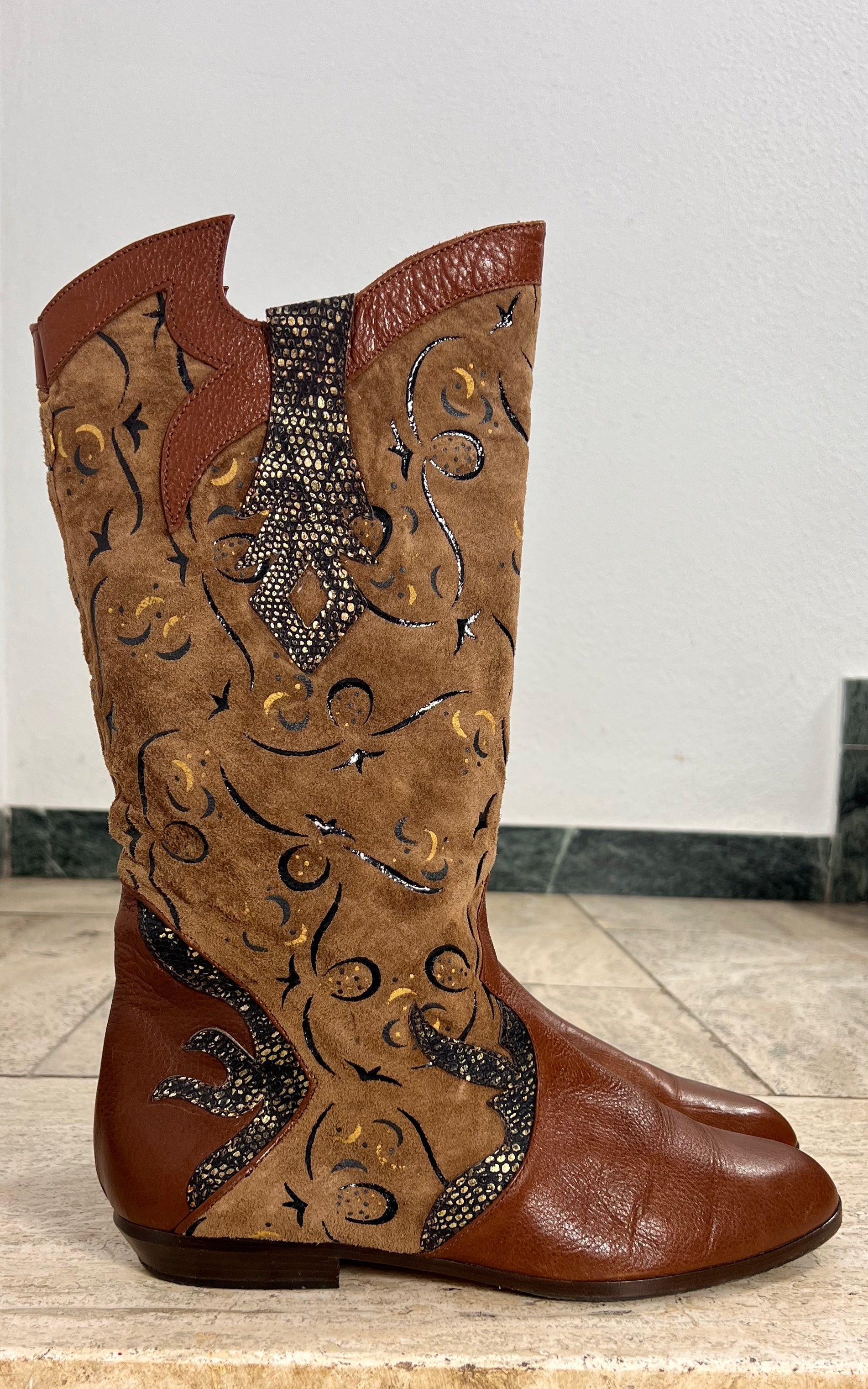 Vintage Western Leather Boots - Embroidered and Textured Detail 41